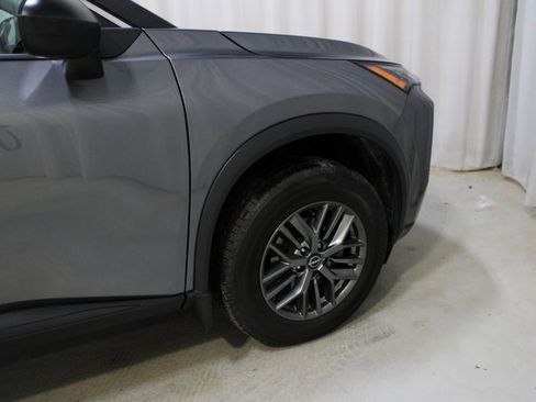 Used 2023 Nissan Rogue S image 11