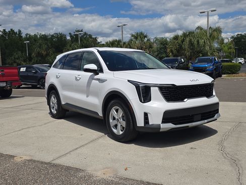 Certified 2024 Kia Sorento LX FWD image 2