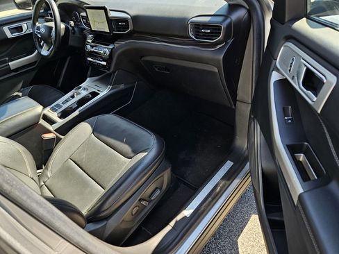 Used 2023 Ford Explorer Limited image 7