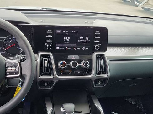 Used 2023 Kia Sorento LX FWD image 21