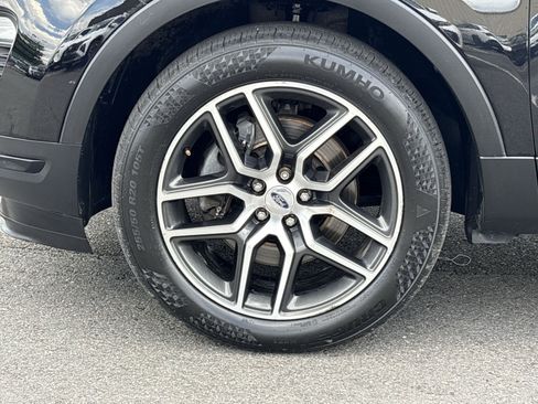 Used 2018 Ford Explorer Sport w/ Equipment Group 401A AWD/4WD image 12