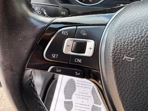 Used 2018 Volkswagen Tiguan SE w/ Panoramic Sunroof Package image 18