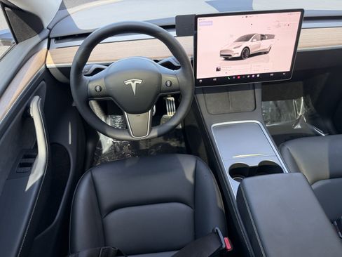 Used 2024 Tesla Model Y Performance AWD/4WD image 17
