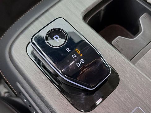 Used 2024 Nissan Ariya AWD image 23