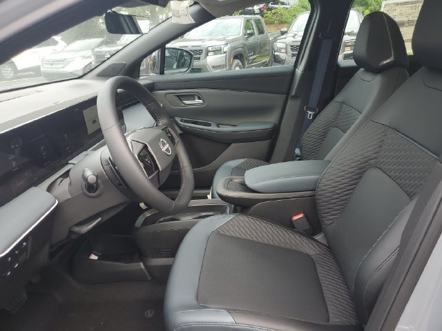 New 2026 Nissan Leaf Platinum+ w/ Cargo Package (Platinum+) FWD image 11