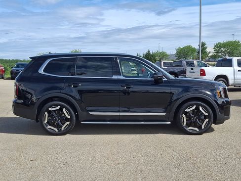 Used 2023 Kia Telluride EX w/ EX Captain's Chair Package FWD image 7