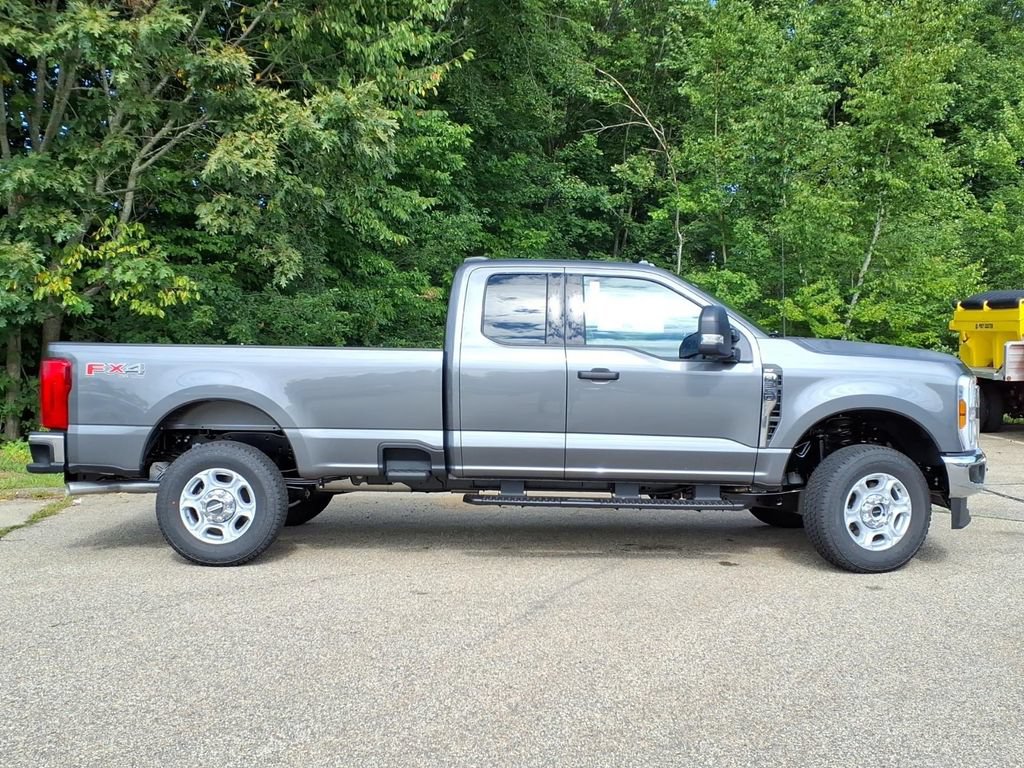 New 2026 Ford F350 XLT w/ FX4 Off-Road Package AWD/4WD image 4