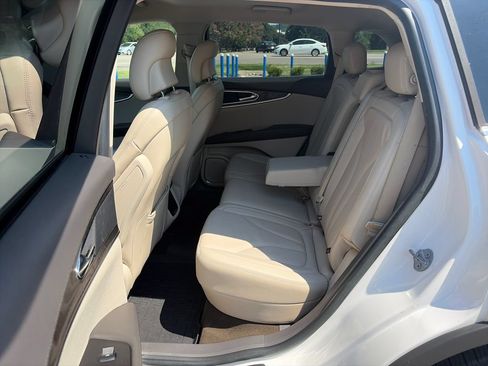 Used 2019 Lincoln Nautilus Select w/ Cargo Utility Package FWD image 26
