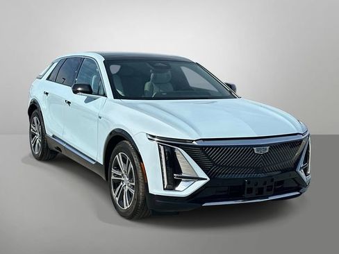 Used 2024 Cadillac Lyriq Luxury w/ LPO, Floor Liner Package AWD/4WD image 24