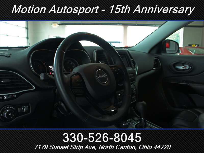 Used 2019 Jeep Cherokee Latitude Plus AWD/4WD image 11