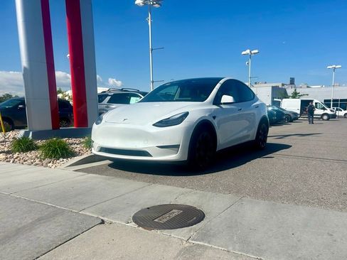 Used 2020 Tesla Model Y Performance AWD/4WD image 2