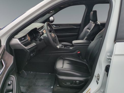 Used 2024 Jeep Grand Cherokee Limited 4xe image 9