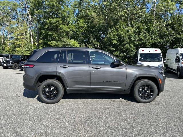 New 2026 Jeep Grand Cherokee Altitude AWD/4WD image 2