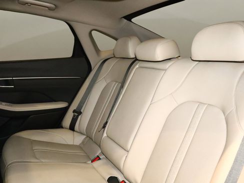 Used 2023 Hyundai Sonata Limited w/ Preferred Accessory Package image 16