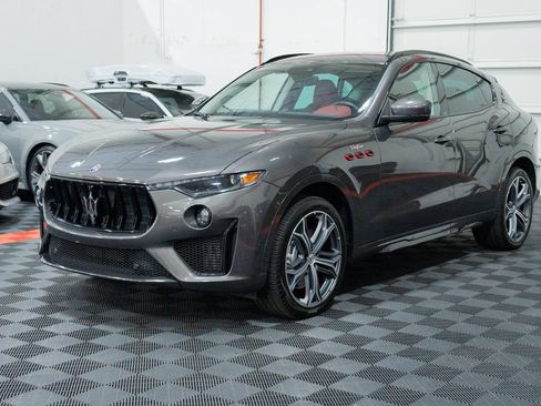 Used 2021 Maserati Levante Trofeo AWD/4WD image 3