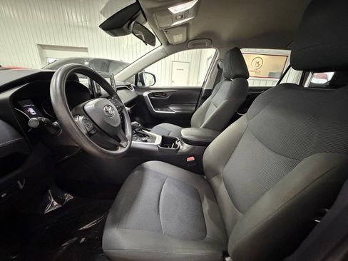Used 2022 Toyota RAV4 LE image 9