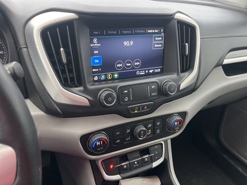 Used 2024 GMC Terrain SLT image 13