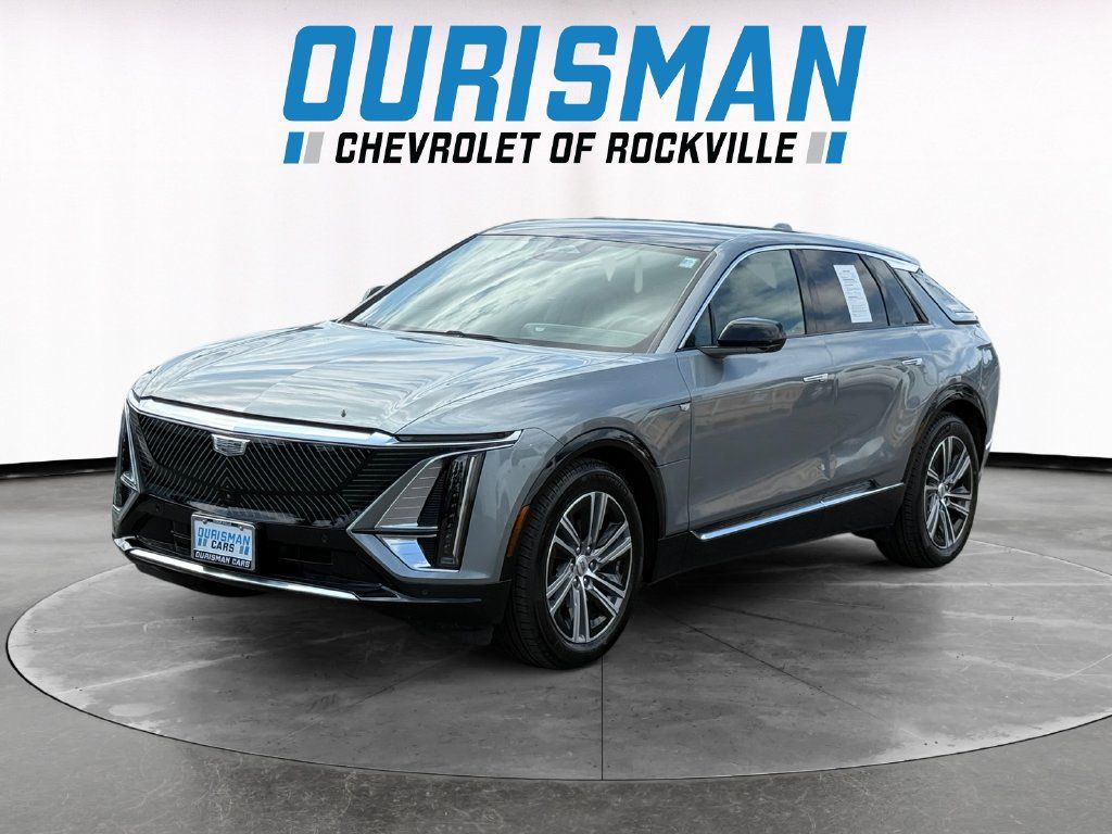 Used 2024 Cadillac Lyriq Luxury AWD/4WD image 2