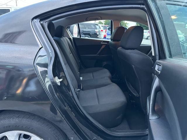 Used 2013 MAZDA MAZDA3 i Sport FWD image 16