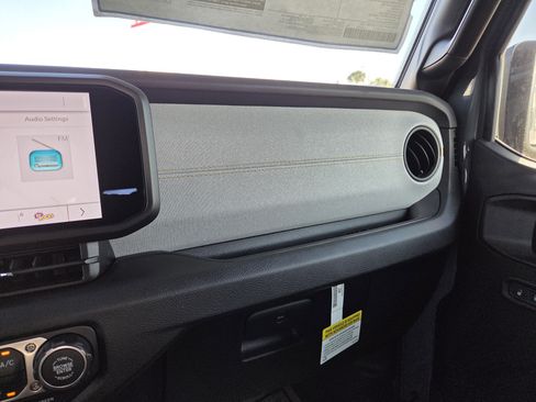 Used 2025 Jeep Gladiator Sport AWD/4WD image 30