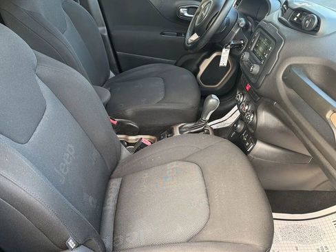 Used 2015 Jeep Renegade Latitude image 10