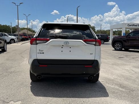 Used 2019 Toyota RAV4 LE FWD image 6