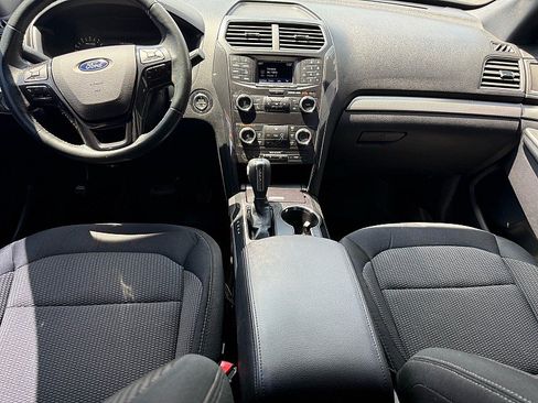 Used 2019 Ford Explorer XLT FWD image 14