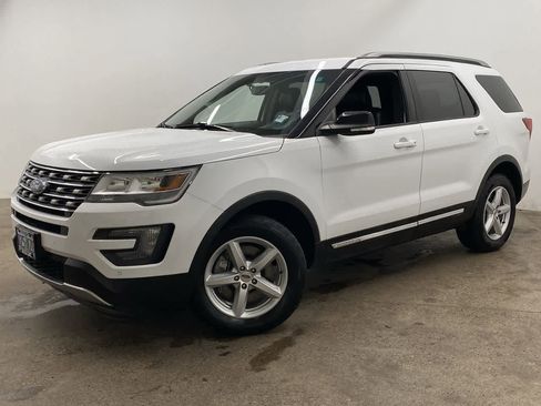Used 2016 Ford Explorer XLT w/ Equipment Group 202A image 1
