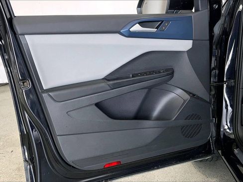 Used 2022 Volkswagen Taos SE image 25