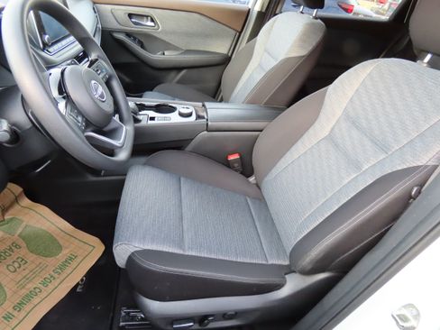 Used 2023 Nissan Rogue SV image 40