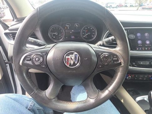 Used 2020 Buick Enclave Essence image 31