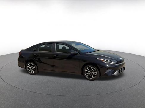 Used 2024 Kia Forte LXS image 2