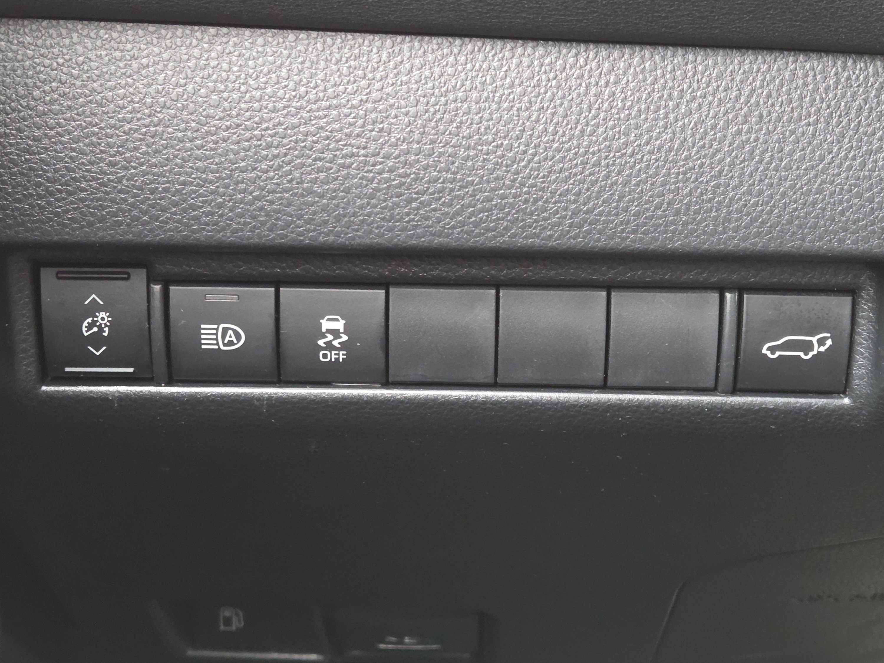 Used 2024 Toyota Venza LE AWD/4WD image 35