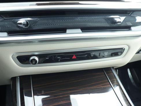 Used 2024 BMW X7 xDrive40i w/ Premium Package AWD/4WD image 40