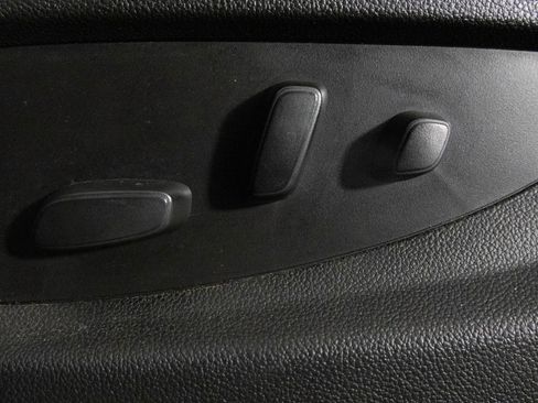 Used 2018 GMC Yukon SLE w/ SLE Value Package image 18