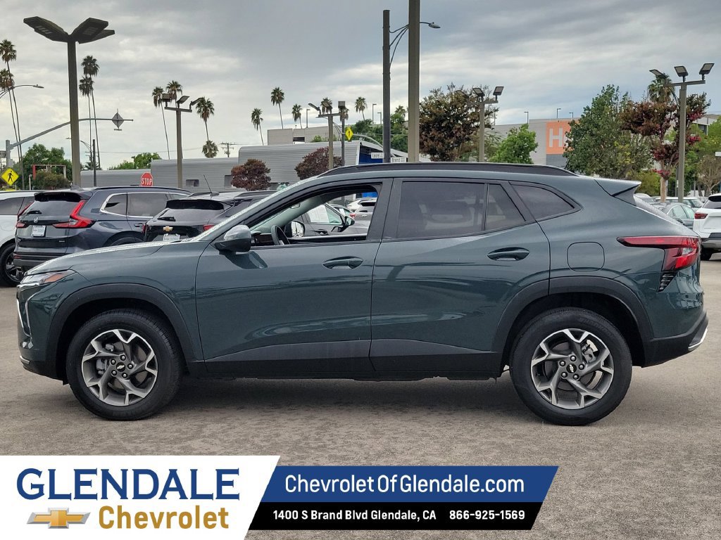 Used 2025 Chevrolet Trax LT FWD image 14
