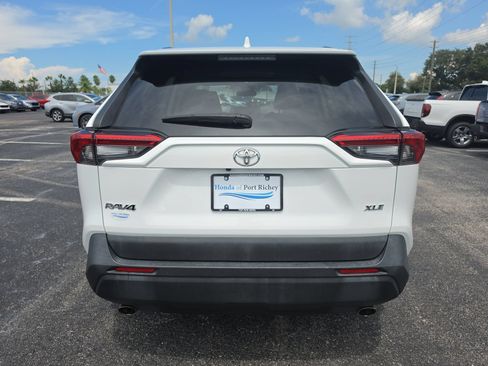 Used 2020 Toyota RAV4 XLE FWD image 5
