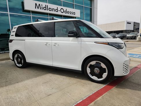 Used 2025 Volkswagen ID. Buzz Pro S RWD image 8
