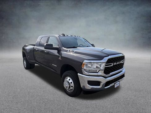 Used 2022 RAM 3500 Big Horn w/ Protection Group AWD/4WD image 8