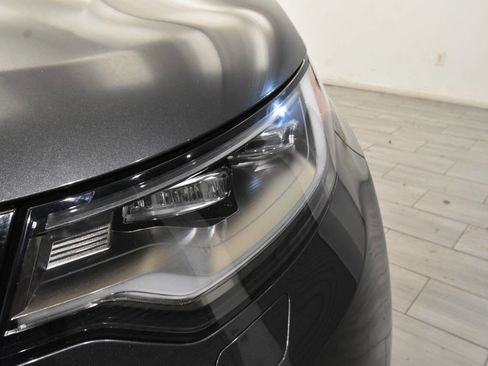 Used 2021 Land Rover Discovery S R-Dynamic image 9