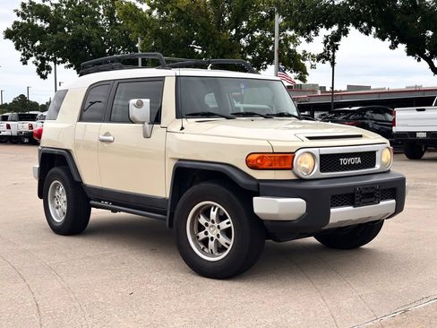 Used 2008 Toyota FJ Cruiser 4WD image 1