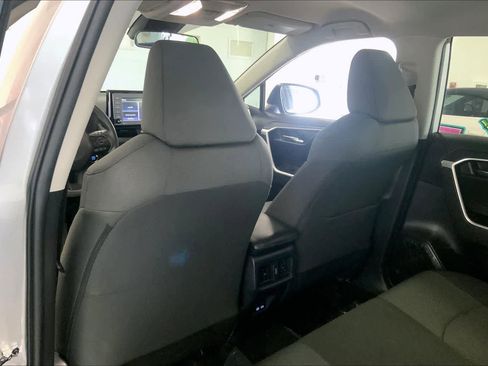 Used 2022 Toyota RAV4 XLE image 11