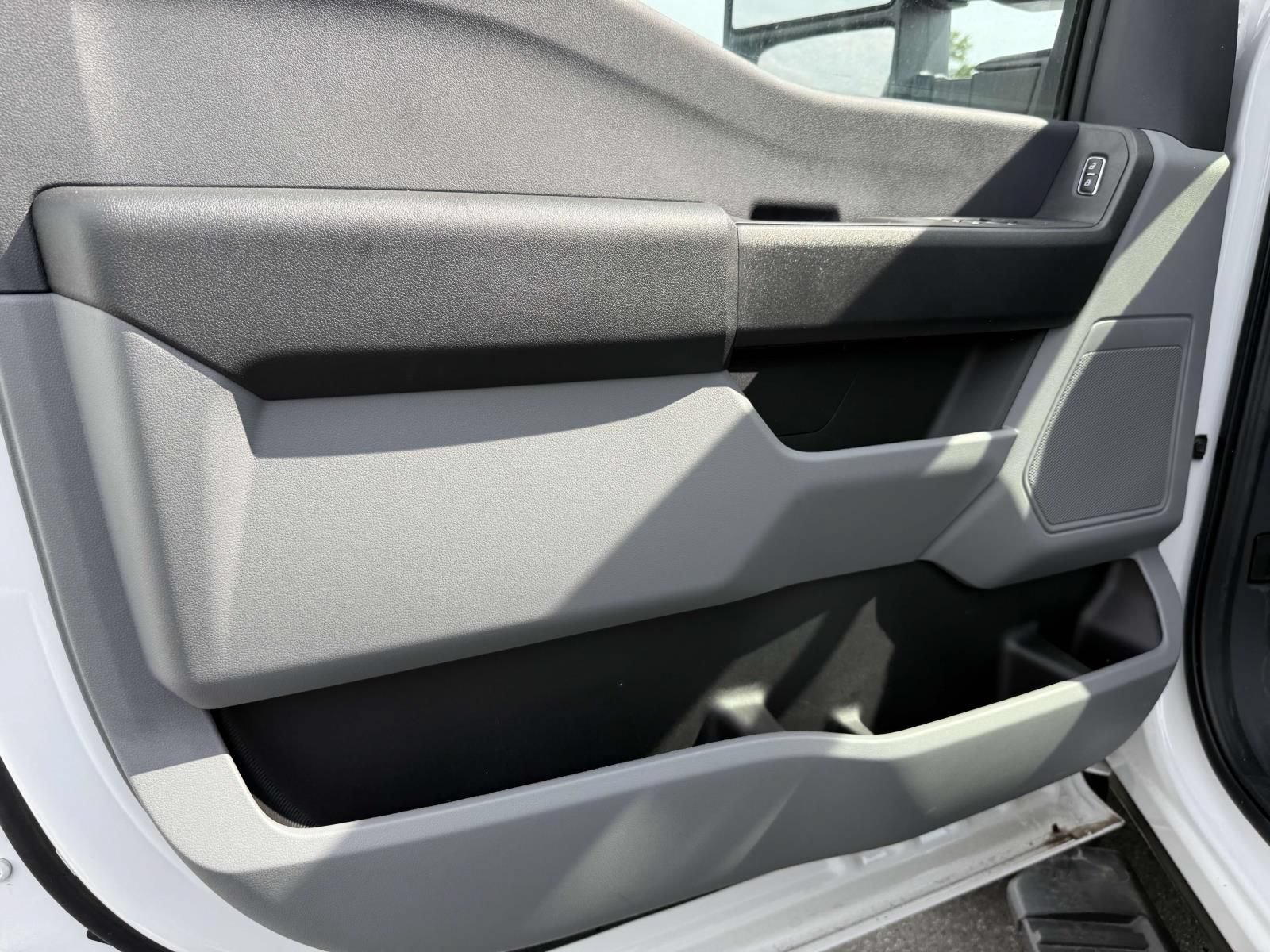 New 2024 Ford F550 4x4 Regular Cab Super Duty image 8