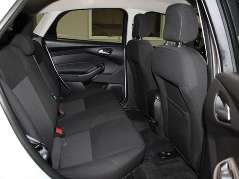 Used 2018 Ford Focus SE FWD image 28