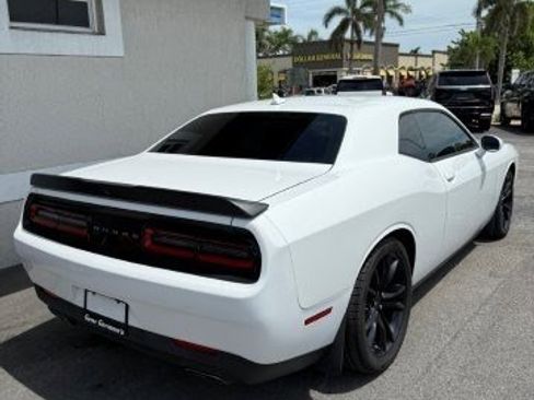 Used 2016 Dodge Challenger SXT Plus image 3