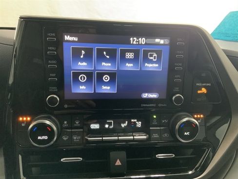 Used 2022 Toyota Highlander XLE image 28