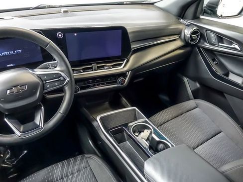 Used 2025 Chevrolet Equinox LT w/ Midnight Edition image 17