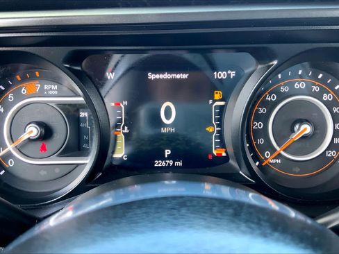Used 2024 Jeep Wrangler Unlimited Sahara w/ Technology Group AWD/4WD image 25