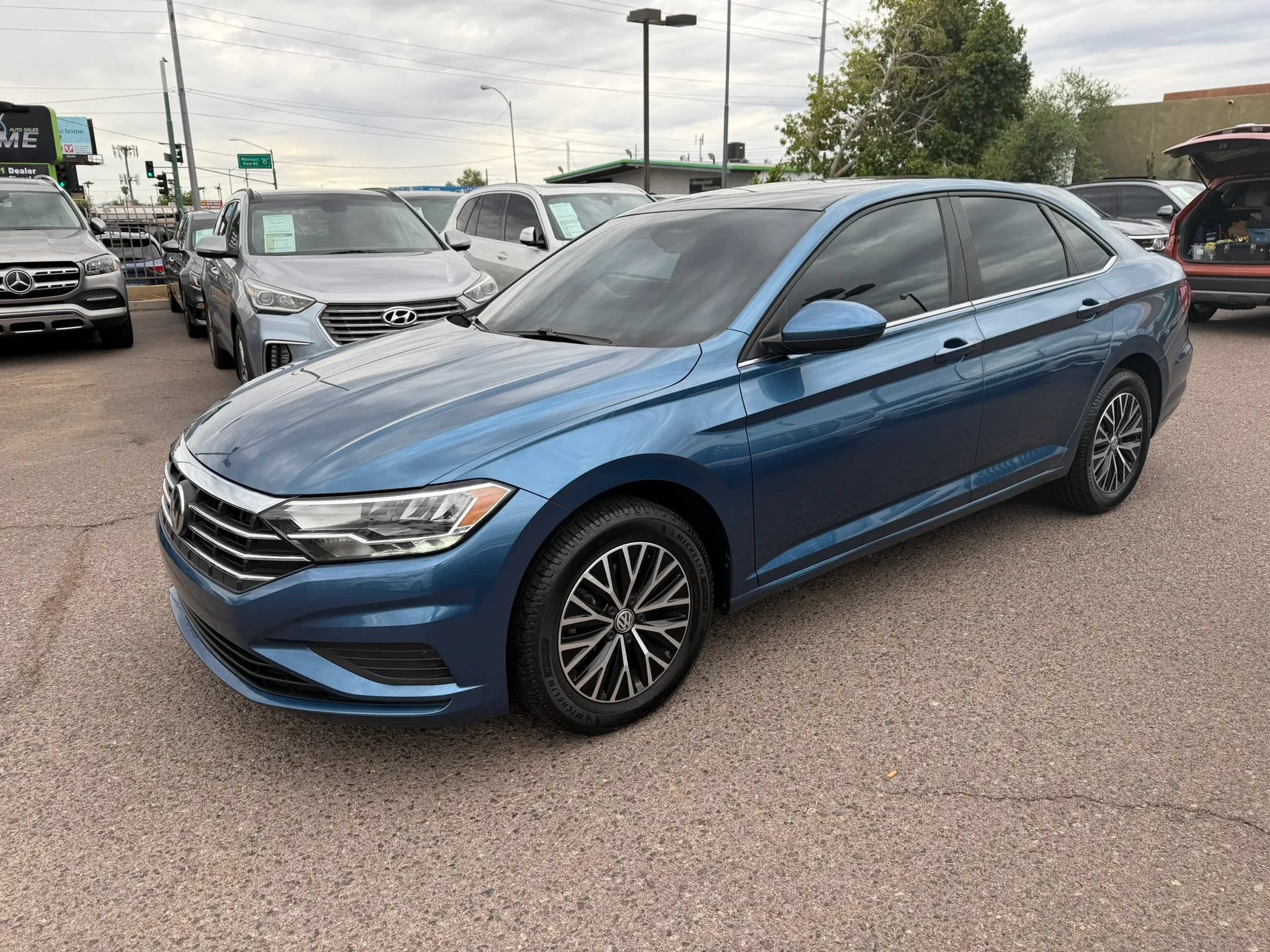 Used 2020 Volkswagen Jetta SE w/ SE Cold Weather Package FWD image 1