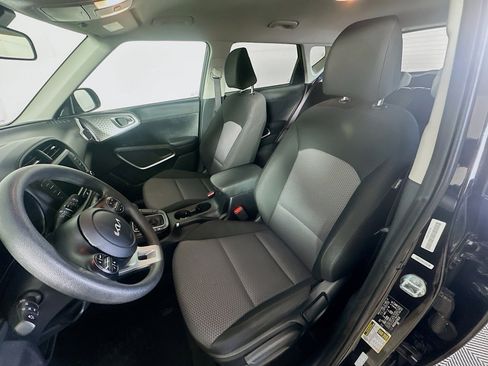 Used 2025 Kia Soul LX w/ LX Technology Package image 13
